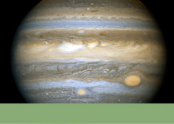 Foto mit Link zur Bildergalerie: Teilansicht des Gasplaneten Jupiter mit Streifenstruktur und Großem Rotem Fleck